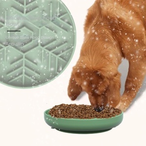 Nouveau Bol Anti-Glouton à Ventouse Flocon de Neige de Noël pour Chiens et Chats, Gamelle Anti-Glouton en Silicone pour Chiens et Chats - Product Image 5