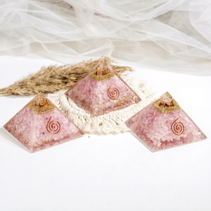 Pirámide de Cristal de Cuarzo Rosa Orgone Tallada, Ecológica y Curativa, la Más Vendida al por Mayor para Feng Shui - Product Image 1