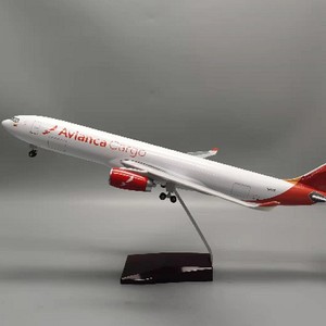 Modèle d'<span class=keywords><strong>avion</strong></span> en résine à l'échelle 1/135, 47 cm, 330 Colombia Avianca <span class=keywords><strong>Cargo</strong></span> Airlines <span class=keywords><strong>Airbus</strong></span> A330, avec trains d'atterrissage - Product Image 4