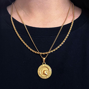 Collana con ciondolo guerriero spartano personalizzato per donna uomo collana a strati con gioielli placcati in oro in acciaio inossidabile set regalo di natale - Product Image 2
