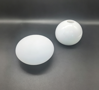 Abat-jour en verre soufflé givré opale blanc laiteux sur mesure pour suspension de plafond, vente en gros