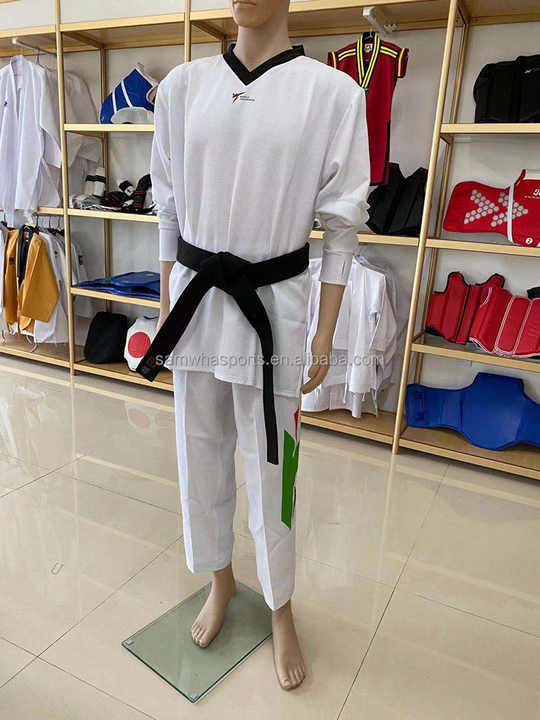 dobok taekwondo fighter