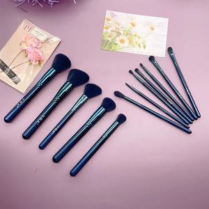 Ensemble de 12 pinceaux de maquillage à manche en bois, marque privée, poils synthétiques, virole en aluminium, outils professionnels pour le visage et le correcteur, outils de beauté - Product Image 6