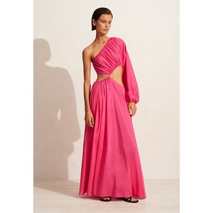 Robe longue asymétrique pour femmes avec des découpes à la taille audacieuses et une seule robe maxi rose en coton biologique à manches longues volumineuse - Product Image 2
