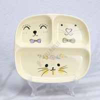 Assiette divisée en céramique de dessin animé mignon de style japonais avec 3 parties divisées Assiette de petit-déjeuner sectionnelle pour enfants