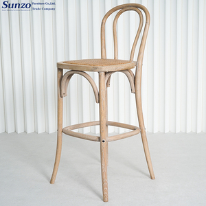 Silla de Bar Thonet Antigua para Alquiler en Eventos y Bodas, Taburete de Madera Maciza Curvada con Reposapiés para Bistro o Cafetería - Product Image 3