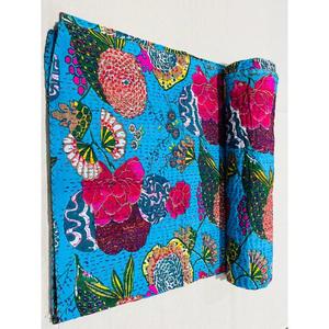Couvre-lit en coton Kantha fabriqué avec soin, avec des motifs imprimés en bloc inspirés d'histoires et une texture naturelle pour un sommeil réconfortant - Product Image 5