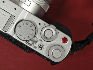 Nouvel appareil photo reflex numérique Panasonic Lumix DMC-L10 2026 avec objectif 24-75 mm, 20,4 MP - Product Image 4