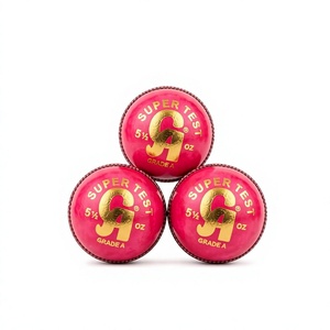 ลูกคริกเก็ตหนังเย็บมือ น้ำหนัก 5.5 ออนซ์ สีแดง สำหรับฝึกซ้อม  พร้อมโลโก้สั่งทำ บรรจุกล่อง 6 ลูก - Product Image 1