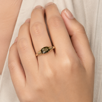 Bague unie pour femme en zircone cubique ovale avec placage sous vide en or 14K et design à épaule côtelée pour usage quotidien