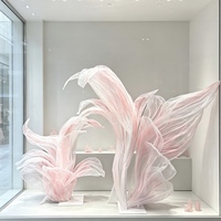 Installation géante en organza rose dégradé avec pétales fluides pour toile de fond de mariage, vitrine de centre commercial, fête d'anniversaire, décoration de scène d'événement
