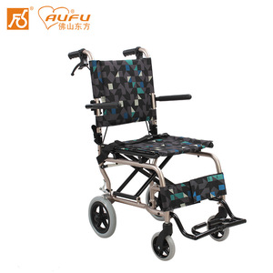 Fauteuil roulant portable AUFU FS804LABJP en alliage d'aluminium léger, pliable manuellement, pour usage extérieur - Product Image 1