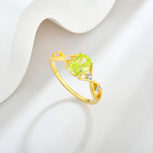 خاتم من الأحجار الكريمة الطبيعية مطلي بالذهب عيار 18 قيراطًا بالفضة الإسترليني 925 بيضاوي الشكل وخضراء اللون - Product Image 3