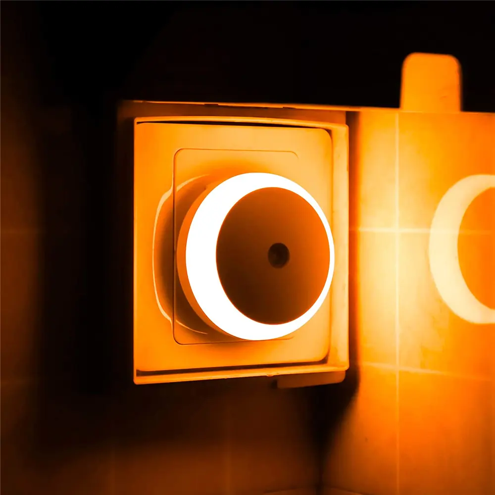 Luz de noche LED Sensor de noche inteligente Luz de pared enchufable redonda Baño Hogar Cocina Pasillo Escalera Luz de noche