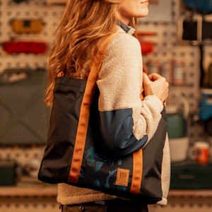 Sac fourre-tout essentiel en nylon recyclé, léger et compact, avec bandoulière, idéal pour le quotidien – Meilleure vente - Product Image 5