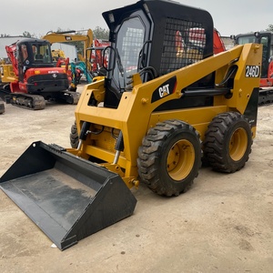 Chargeuse compacte sur pneus Caterpillar Cat 246D d'occasion, 95% neuve, 4x4, petit modèle, prix abordable - Product Image 3
