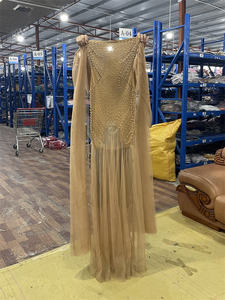 Vestidos de noche de malla Rosa Vestidos de fiesta de diamantes de imitación Vestido sin tirantes hasta el suelo de perlas para damas - Product Image 2