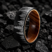 Cincin Tungsten Carbide Tempusort Fashion Jewelry 8mm Motif Pohon Hutan Hitam dengan Lapisan Kayu di Dalam untuk Pria, Hadiah Ulang Tahun