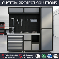 Armoires de garage industrielles en acier avec armoire haute à droite, coffre à outils à 7 tiroirs, poubelle et établi combinés en métal