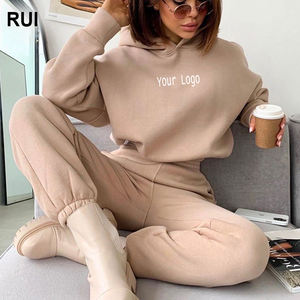 RUIQUWIN, venta al por mayor, conjunto de dos piezas con capucha de Otoño Invierno para mujer, chándal deportivo informal transpirable suave de estilo callejero de Color sólido - Product Image 1