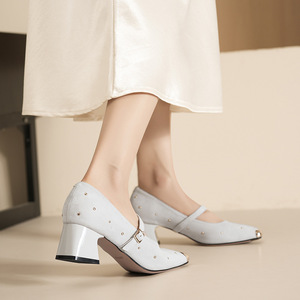 Sandalias de Tacón Cuadrado con Hebilla y Punta Redonda 5688-1, Zapatos Elegantes para Mujer de Color Sólido - Product Image 3