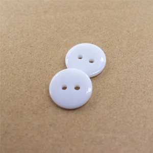 Yiwu wintop thời trang 2 lỗ tròn phẳng rắn màu đen trắng trong suốt rõ ràng nhựa nút nhựa cho áo sơ mi - Product Image 3