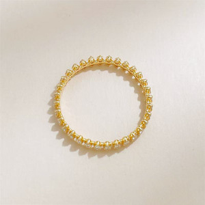 Anello da donna impilabile sottile a cerchio completo, stile lusso discreto, con pavé di diamanti da laboratorio gialli 18K, certificato IGI, per matrimonio - Product Image 3
