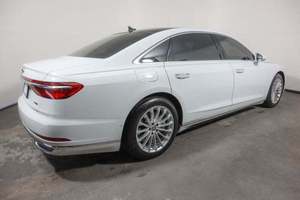 Meilleur prix pour une Audi A8 L AWD 4.1-6L 4 portes berline d'occasion, sièges en cuir, pneus R18, régulateur de vitesse adaptatif, jantes en aluminium - Product Image 4