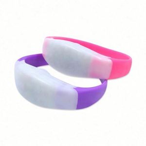 สายรัดข้อมือ LED แบบกำหนดโลโก้ได้สำหรับงานอีเว้นท์ - 15 สี LED ระยะควบคุม 400 เมตร สำหรับงานปาร์ตี้ - Product Image 5