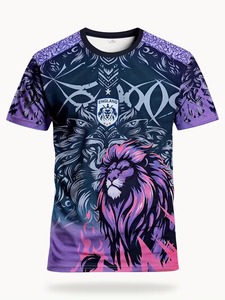 Camiseta de Manga Corta para Hombre Estilo Inglés con Estampado por Sublimación, Corte Regular, Cuello Redondo, Diseño Morado y Negro - Product Image 3