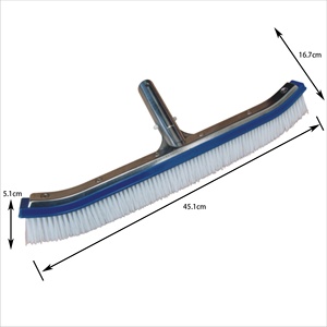 Vente chaude 18 "<span class=keywords><strong>brosse</strong></span> murale de <span class=keywords><strong>piscine</strong></span> incurvée en plastique standard <span class=keywords><strong>brosse</strong></span> pour mur et carrelage avec dos et poignée en alu poli et poli - Product Image 2