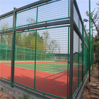 Clôture en treillis métallique galvanisé haute résistance avec revêtement vinyle pour la sécurité périmétrique des cours résidentielles et des terrains de sport