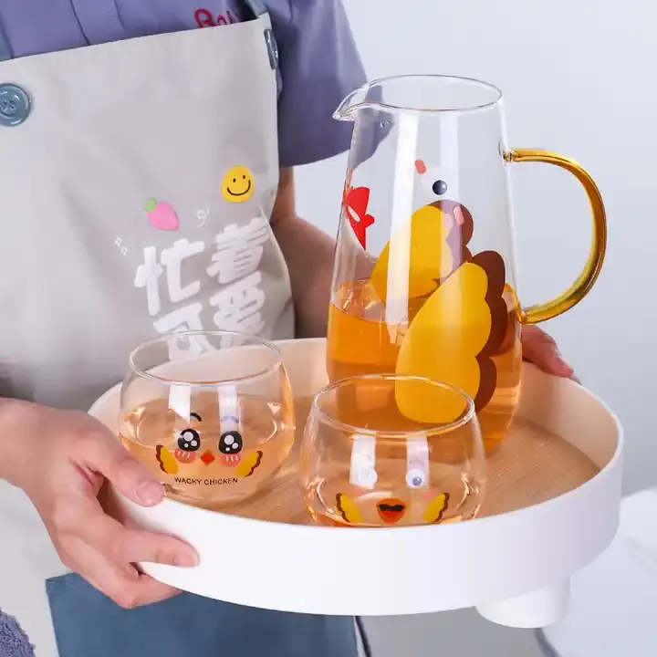 Tùy chỉnh bán buôn kính đặt nước Jug Glass Pitcher thiết lập dễ thương gà màu vàng thủy tinh trong suốt bộ 5 cái uống cup