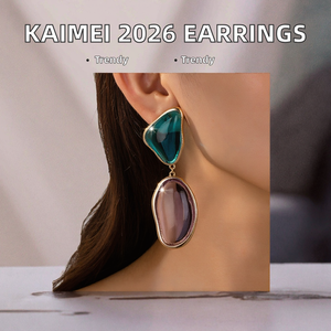 Bijoux fantaisie en gros, accessoires pour femmes pas chers, boucles d'oreilles longues en résine, géométriques, tendance, plaquées or 18 carats, alliage de zinc - Product Image 2