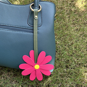 Personalized Pu Leather Daisy <b>Keychain</b> Adornment Handbag Pendant Bag Charm Decoration Gifts Charm Hanging for Women Bags - Product Image 6