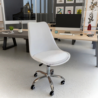 Chaise de bureau contemporaine pivotante et réglable avec siège en plastique, coussin en PU et roulettes