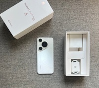 Boîtes d'emballage auto-érectables en carton recyclable haut de gamme imprimées sur mesure, imperméables, matériaux recyclés, doublure en éponge, UV