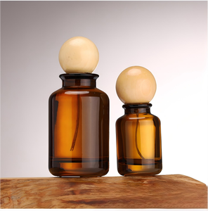 Flacon <span class=keywords><strong>de</strong></span> <span class=keywords><strong>parfum</strong></span> en verre ambré avec bouchon en forme <span class=keywords><strong>de</strong></span> boule imitation bois - Protection UV, flacon pulvérisateur <span class=keywords><strong>vide</strong></span> rechargeable pour emballage <span class=keywords><strong>de</strong></span> <span class=keywords><strong>parfum</strong></span> - Product Image 1