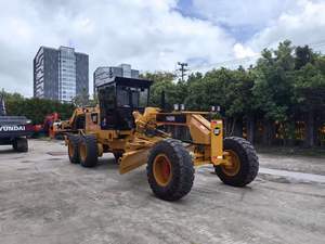 Motoniveladora Caterpillar 140H de segunda mano en stock, completa, original CAT, hidráulica, con pocas horas de uso, para proyectos de nivelación de carreteras. - Product Image 4