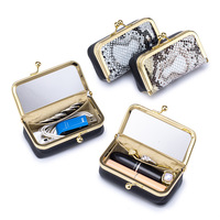 Étui à rouge à lèvres vintage en cuir véritable pour femme, avec miroir intégré, mini boîte de rangement pour bijoux de voyage, fermeture ouverte, porte-cosmétiques
