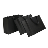 Sac cadeau en papier kraft noir en gros, recyclé, avec poignées, imprimé sérigraphié, plusieurs tailles, logo personnalisé, pour vêtements