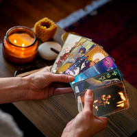 Prix usine personnalisé imprimé personnalisé exquis de haute qualité bords d'or Tarot Oracle cartes Deck