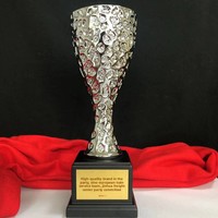 Le fabricant propose un échantillon gratuit de conception de trophée : personnalisez votre trophée en cuivre sur mesure pour les conférences/événements, cadeaux d'affaires.