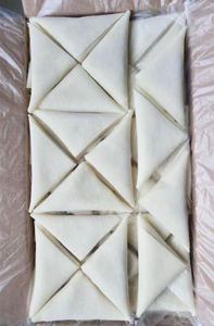 Samosa di verdure fresche surgelate con patate di fagioli cipolla carota cavolo IQF certificato al vapore fritto e tutta la parte lavorata - Product Image 4