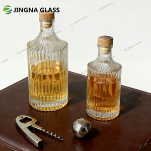 Bouteilles <span class=keywords><strong>de</strong></span> spiritueux, <span class=keywords><strong>de</strong></span> vin et <span class=keywords><strong>de</strong></span> boissons alcoolisées en verre personnalisées <span class=keywords><strong>de</strong></span> 250 ml et 500 ml avec bouchon en liège - Product Image 3