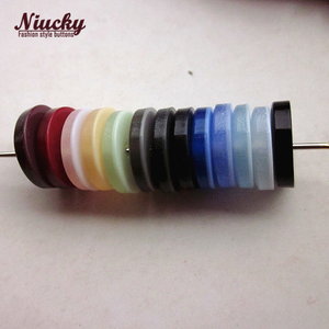 Bottoni in Resina Perlata di Qualità all'Ingrosso, 11mm, 16 Colori, Bordo Arrotondato, 4 Fori, Lavabili, Marca Niucky per Uomo - Product Image 4