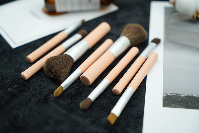 Best Wholesale High Quality Luxury Custom Christmas Makeup Bulk Vendors Cleaner Pretty Bling Cosmetic Painting Tools Set Brush