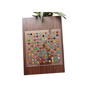 Décoration murale en chaîne de maillons en résine faite à la main de qualité supérieure, accent décoratif contemporain à suspendre pour salon et chambre à coucher - Product Image 1