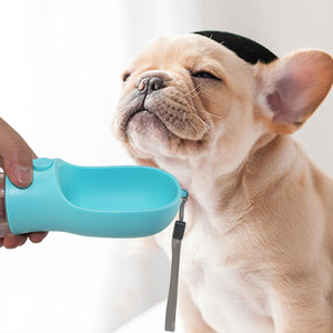 Botella de agua portátil para mascotas con tazón para perros y gatos, para uso en exteriores - Product Image 1