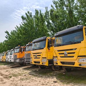 Camion à benne basculante <span class=keywords><strong>SINOTRUK</strong></span> HOWO 6x4/8x4 adapté à la logistique transfrontalière africaine, performances stables, utilisation dans les mines - Product Image 4